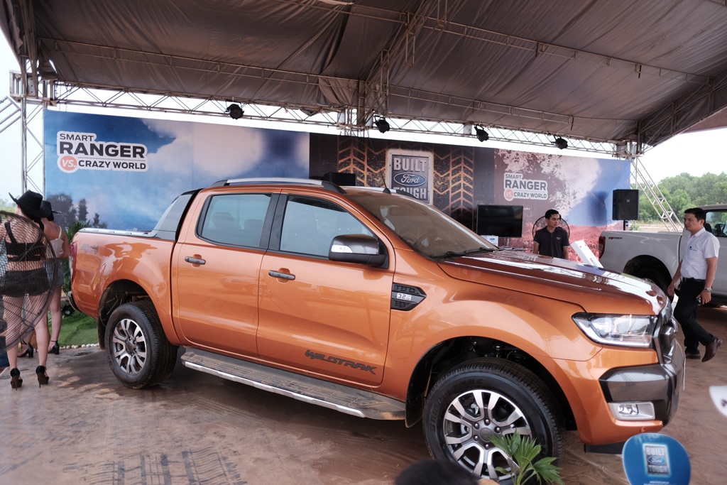Soi kỹ Ford Ranger 2015 tại VOC 2015 - 5 Bảng điều khiển hiện
đại hơn với màn hình 8”