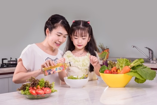 Vì sao cần bổ sung chất béo trong chế độ ăn của trẻ nhỏ? - 3 Omega 3 (DHA) có
nhiều trong dầu cá hồi, đặc biệt cần thiết cho sự phát triển trí não của trẻ.