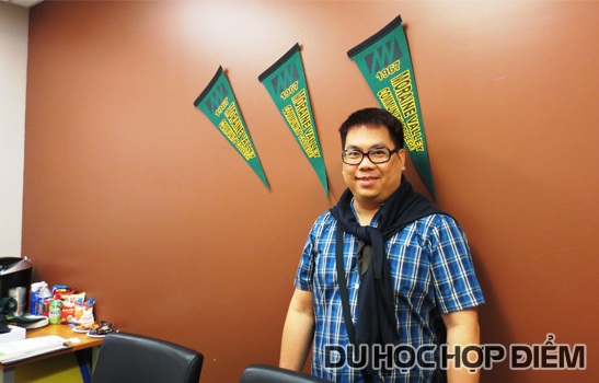 Du học Mỹ thành công với chi phí tiết kiệm - 1 Đại diện Hợp Điểm đến thăm và làm việc tại trường ĐHCĐ Moraine
Valley (bang Illinois)