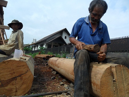 Làm nhà dài truyền thống “khủng” giữa lòng thành phố