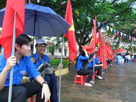 Phấn khởi trong ngày khai giảng năm học mới.