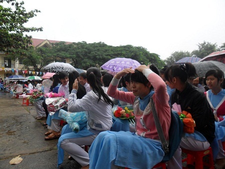 HS Trường THPT Buôn Ma Thuột dự lễ khai giảng sáng nay 5/9. (Ảnh: Viết Hảo)