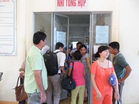 Quá tải nghiêm trọng bệnh nhi vì dịch bệnh