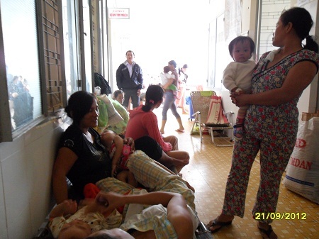 Khoa nhi quá tải gấp 3 lần.