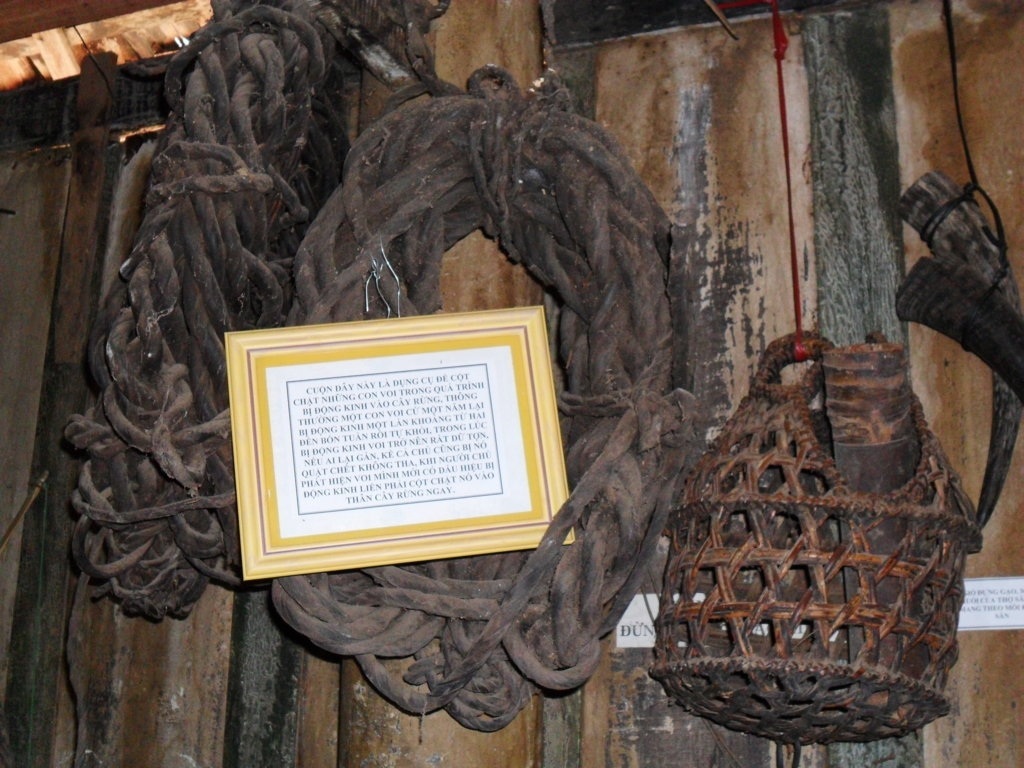 Căn nhà sàn gỗ cổ kính ở Bản Đôn (Buôn Đôn, Đắk Lắk) nơi