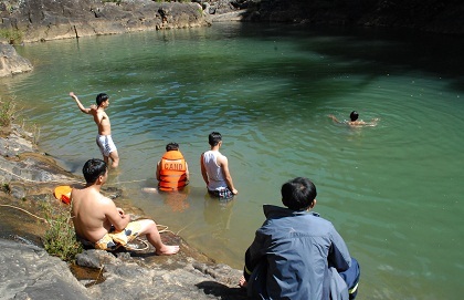 Phát hiện thi thể nữ sinh viên dưới khe suối