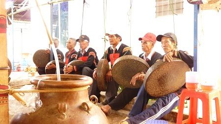 Đội cồng chiêng tại tang lễ