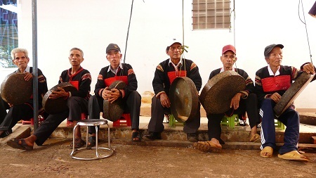 Đội cồng chiêng tại tang lễ