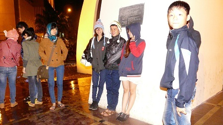 Chờ đợi một năm mới 2013 may mắn, tốt lành.