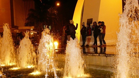 Chờ đợi một năm mới 2013 may mắn, tốt lành.