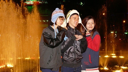 vui tươi chờ đợi khoảnh khắc năm mới 2013.