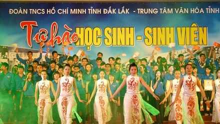 Đắk Lắk: Trao 30 suất học bổng cho HS, SV nghèo