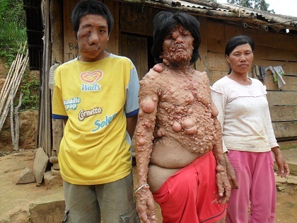 Anh Tê cùng vợ và Tuấn.