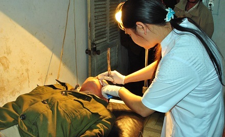 Ông Bằng đang được các bác sỹ chăm sóc, ngày 16/2.