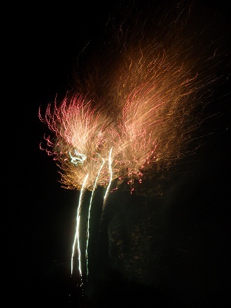 Đắk Lắk: Pháo hoa nổ sớm chào đón năm mới 2013