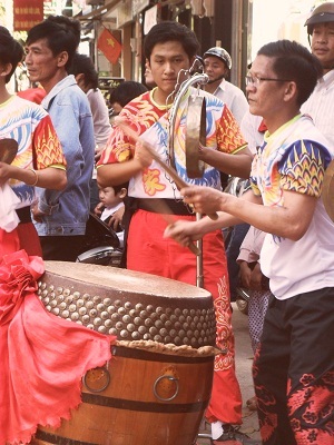 Đội trống hoạt động hết công suất.