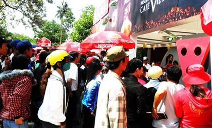 Chen chân thưởng thức hương vị cà phê say nồng ở thủ phủ cà phê Buôn Ma Thuột.