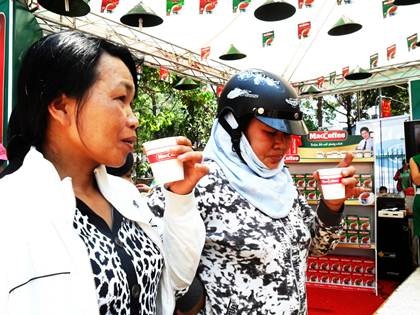 Thưởng thức cà phê miễn phí trên mảnh đất cao nguyên.