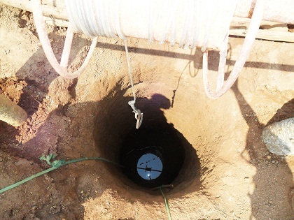 Quy trình đào giếng lấy nước tưới giải cứu cây trồng đại hạn của người dân tỉnh Đắk Lắk.