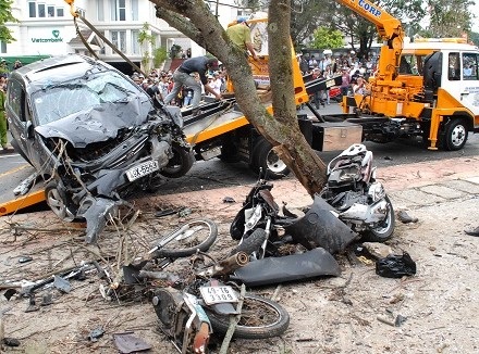 Hiện trường vụ tai nạn kinh hoàng