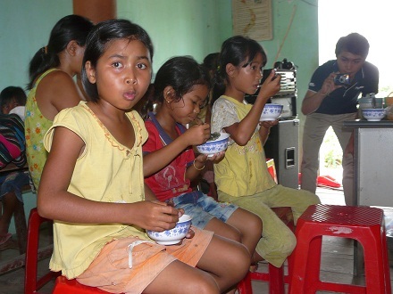 Đến giờ ăn cháo.