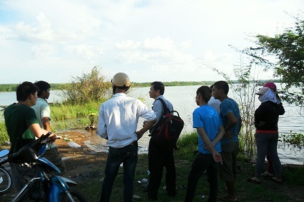 Chiều 14/5, người dân vẫn chưa hết bàng hoàng.