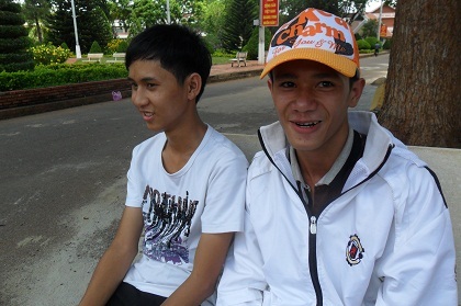 Hai sĩ tử Nguyễn Ngọc Chánh và Ngô Trần Quân từ Đắk Nông sang Đắk Lắk ôn thi.