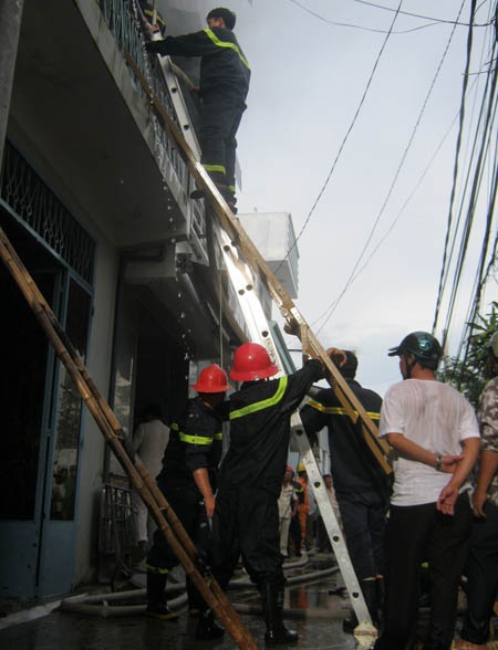 Cần Thơ: Sáng diễn tập PCCC, chiều cháy thật - 6 Cần Thơ: Sáng diễn tập PCCC, chiều cháy thật - 6