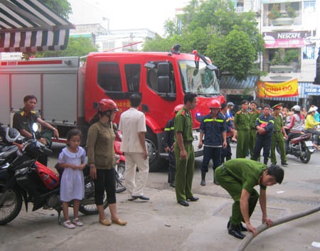 Cần Thơ: Sáng diễn tập PCCC, chiều cháy thật - 7 Cần Thơ: Sáng diễn tập PCCC, chiều cháy thật - 7