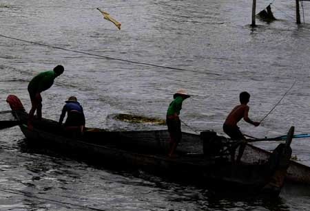 Một đêm đi chợ “âm phủ” - 1 Một đêm đi chợ “âm phủ” - 1