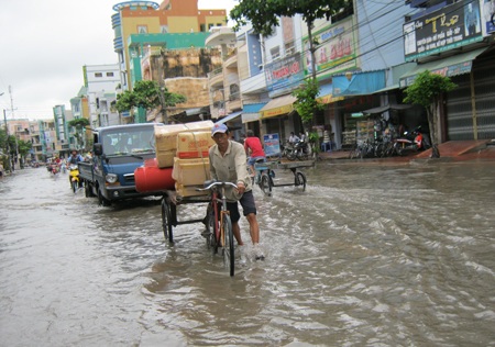 Đê vỡ liên tiếp, nhiều tài sản bị nước nhấn chìm - 3 Đê vỡ liên tiếp, nhiều tài sản bị nước nhấn chìm - 3