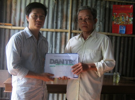 Quà bạn đọc đến với cô sinh viên giỏi “Sử nhà” - 1