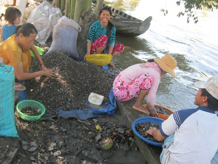 Một kiểu chợ độc đáo ở vùng biên - 1
