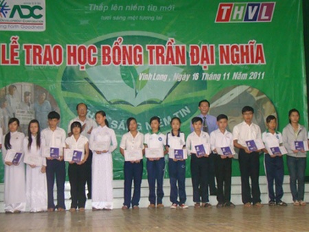 Trao 216 suất học bổng Trần Đại Nghĩa cho học sinh nghèo - 1 Trao 216 suất học bổng Trần Đại Nghĩa cho học sinh nghèo - 1