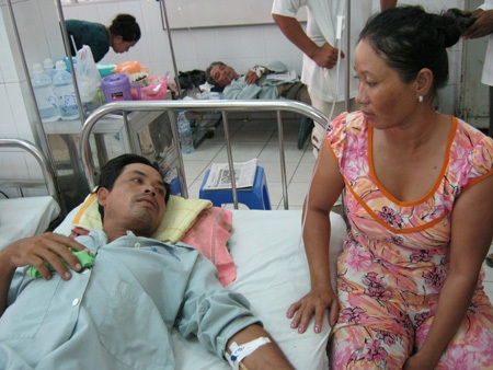 Chủ bán rượu thừa nhận pha thêm 4 lít cồn vào 26 lít rượu - 1 Chủ bán rượu thừa nhận pha thêm 4 lít cồn vào 26 lít rượu - 1