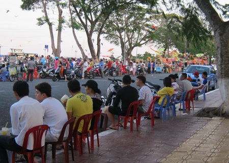 Hốt bạc nhờ nghề “cứu hộ” diều - 11