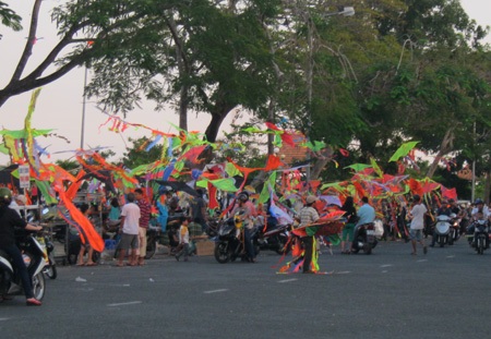 Hốt bạc nhờ nghề “cứu hộ” diều - 4