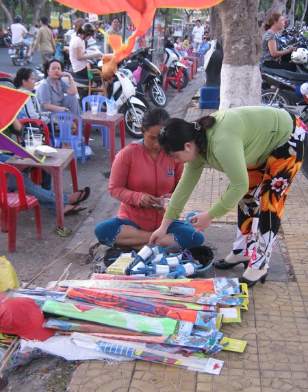 Hốt bạc nhờ nghề “cứu hộ” diều - 6