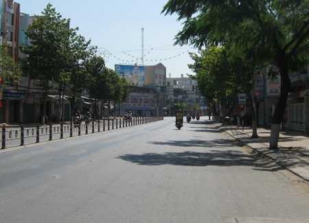 Hoa, quả, bánh kẹo xả hàng chiều 29 Tết - 16