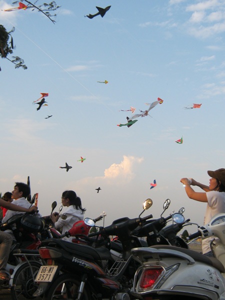 Hốt bạc nhờ nghề “cứu hộ” diều - 3