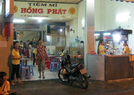 Quán chay đông nghịt, quán mặn vắng hoe - 7 Quán chay đông nghịt, quán mặn vắng hoe - 7