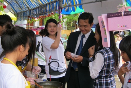 Hào hứng hội thi hùng biện tiếng Anh đầu tiên tại ĐBSCL - 1 Hào hứng hội thi hùng biện tiếng Anh đầu tiên tại ĐBSCL