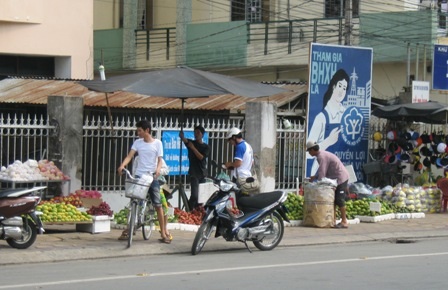 TP Cần Thơ vất vả dẹp chợ cóc, hàng rong