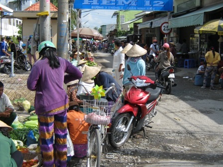 TP Cần Thơ vất vả dẹp chợ cóc, hàng rong