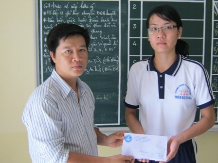 Hơn 8 triệu đồng đến với cô học trò “đội dưa, hái dừa, …” - 1 Hơn 8 triệu đồng đến với cô học trò “đội dưa, hái dừa, …”