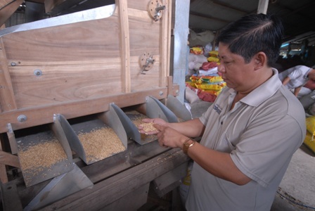 Một nông dân xuất khẩu... 1.000 tấn lúa giống/năm - 1 Một nông dân xuất khẩu... 1.000 tấn lúa giống/năm