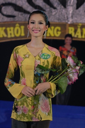 Người đẹp Bạc Liêu giành vương miện Hoa khôi ĐBSCL - 9 Người đẹp Bạc Liêu giành vương miện Hoa khôi ĐBSCL - 9