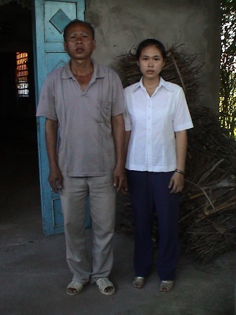 Gian nan đường đến trường đại học của 4 nữ sinh nghèo - 1 Suốt đời cơ cực, anh Hùng rất mong cháu Tuyền tiếp tục đi học để có tương lai tươi sáng hơn