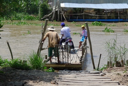 Trăn trở nỗi lo những bến đò ngang mùa tựu trường - 5 Những bến đò tự phát 3 không tiềm ẩn nhiều rủi ro