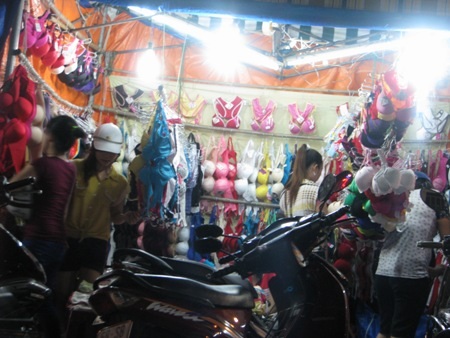 Làn sóng áo ngực chứa chất lạ gây tâm lý hoang mang cho người tiêu dùng